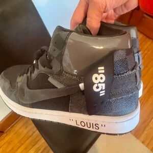 Men’s sneakers Size 9.5